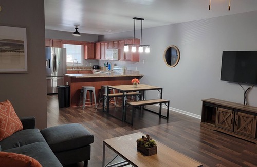 Peletier House | Ten minutes to Emerald Isle, 2 bed, 2.5 ba townhouse