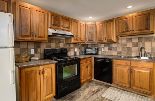 Forest Hills House | Ten Peaks Lookout Home: Incredible Views, Hot Tub