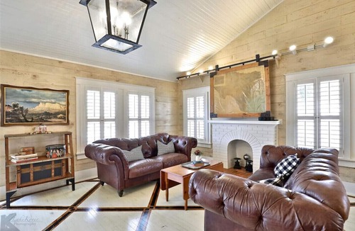 Sayles Blvd. Area House | Ten33 | Luxurious retreat in historic Abilene