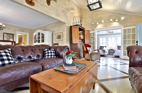 Sayles Blvd. Area House | Ten33 | Luxurious retreat in historic Abilene