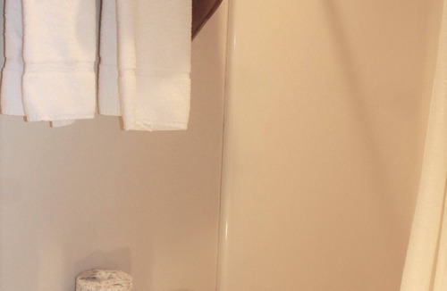 Pettit Hotel | Tenkiller Lodge
