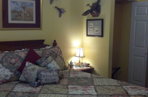 Whiteside Bed & Breakfast | Tennessee River Bed and Breakfast Retreat! Lakefront! No Fees!