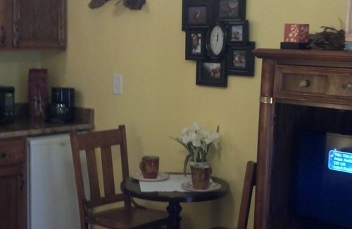 Whiteside Bed & Breakfast | Tennessee River Bed and Breakfast Retreat! Lakefront! No Fees!
