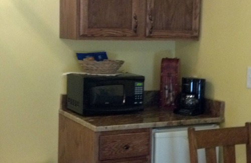 Whiteside Bed & Breakfast | Tennessee River Bed and Breakfast Retreat! Lakefront! No Fees!