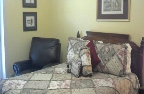 Whiteside Bed & Breakfast | Tennessee River Bed and Breakfast Retreat! Lakefront! No Fees!