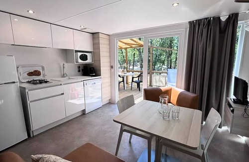 Valensole House | TENNESSY PREMIUM WITH SPA 2 persons