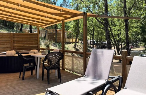 Valensole House | TENNESSY PREMIUM WITH SPA 2 persons