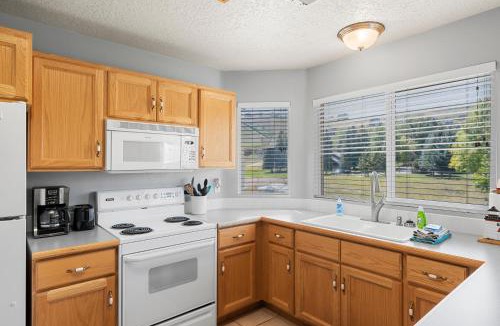 Harbor Village House | Tennis Building Condo #310