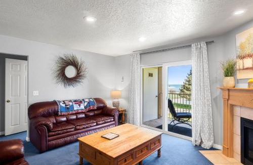 Harbor Village House | Tennis Building Condo #310