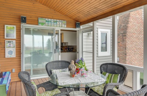 Charles City House | Tennis Court & Deck: Pet-Friendly Charles City Gem