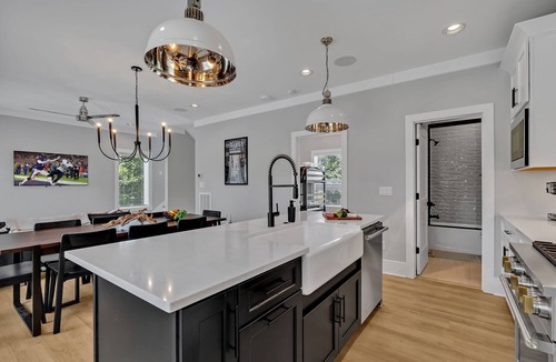 Berry Hill Cottage | Tenor - Private Rooftop - 8 Mins to Broadway