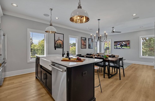 Berry Hill Cottage | Tenor - Private Rooftop - 8 Mins to Broadway