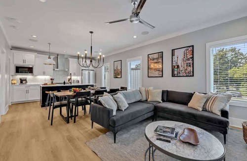 Berry Hill House | Tenor - Private Rooftop - Mins to Broadway & 12 S