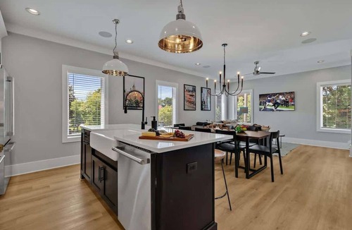Berry Hill House | Tenor - Private Rooftop - Mins to Broadway & 12 S