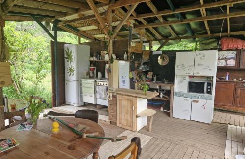 Creysse Other | Tente en permaculture pirate