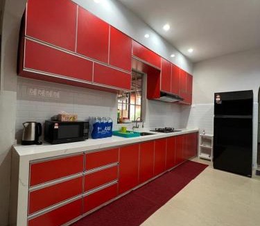 Kampung Mengkuang House | Teratak LS Homestay