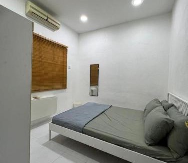 Kampung Mengkuang House | Teratak LS Homestay