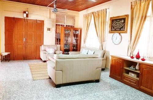 Kampung Kubang Parit Villa | Teratak Orkid