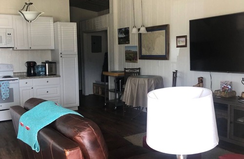 Brewster County Apartment | Terlingua Casita de Chiles Barndominium
