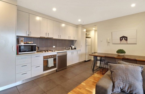 Geelong Apartment | Terminus Apartment I Steps from Geelongs Buzz