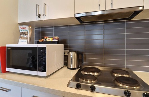 Geelong Apartment | Terminus Apartment I Steps from Geelongs Buzz