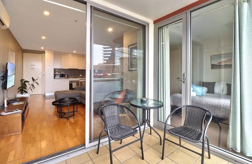 Geelong Apartment | Terminus Apartment I Steps from Geelongs Buzz