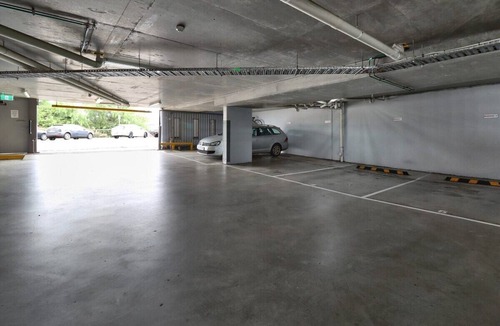 Geelong Apartment | Terminus Apartment I Steps from Geelongs Buzz