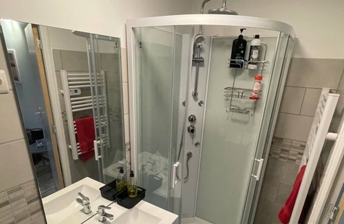 Paroy-sur-Tholon Apartment | Terrace apartment wifi