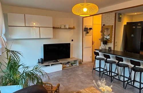 Croix-d'Argent Apartment | Terrace apartment with pool