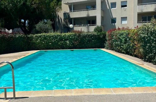 Croix-d'Argent Apartment | Terrace apartment with pool