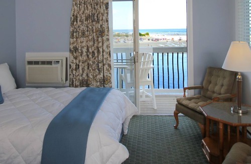 Ogunquit Hotel | Terrace by the Sea