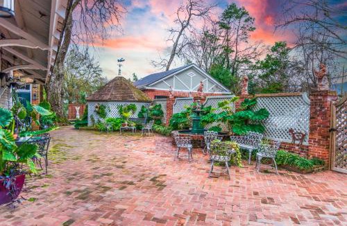 Natchez House | Terrace Carriage House