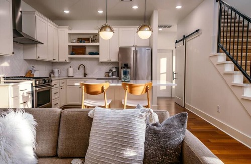 Downtown House | Terrace House at The Momentary