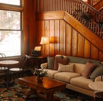 Bay View Hotel | Terrace Inn and 1911 Restaurant
