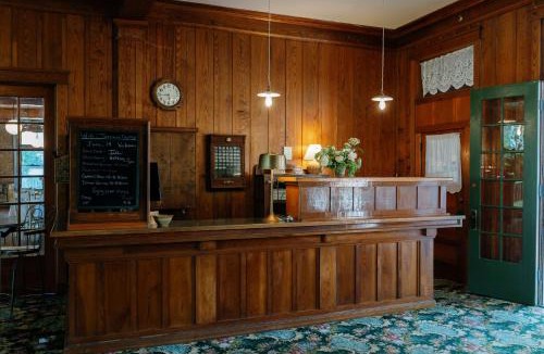 Bay View Hotel | Terrace Inn and 1911 Restaurant