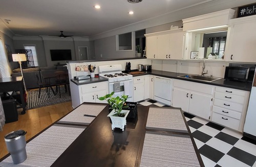 Murphys Apartment | Terrace On Main Street