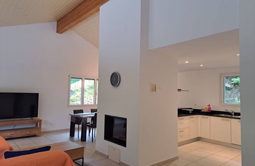 Lavertezzo Apartment | Terrace over the Verzasca Valley (White House Terrace)