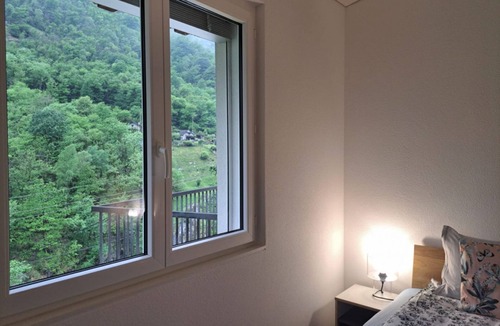 Lavertezzo Apartment | Terrace over the Verzasca Valley (White House Terrace)