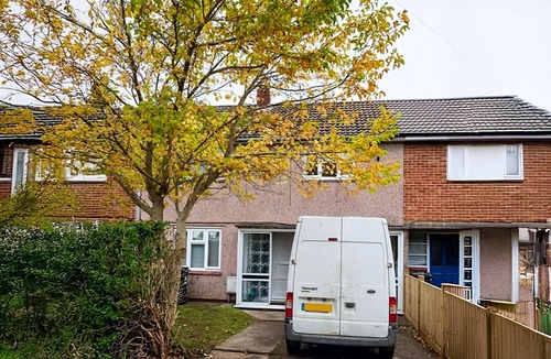 Horfield House | Terrace | Parking | Great for Couples | Sleeps 7