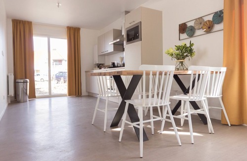 Berck-sur-Mer House | Terrace Stay near Shoreline