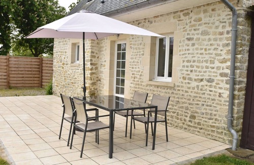 Fresville Cottage | Terrace & Tranquility Home