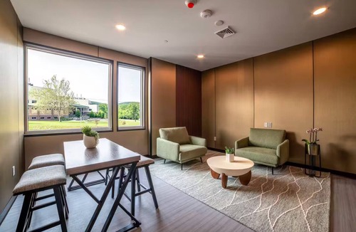 Binghamton Apartment | TerraCotta loft, walk to Binghamton University