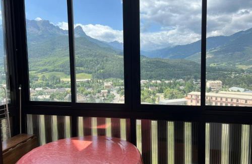 Barcelonnette Apartment | Terrasse Adroit T2 Barcelonnette - Wi-fi gratuit