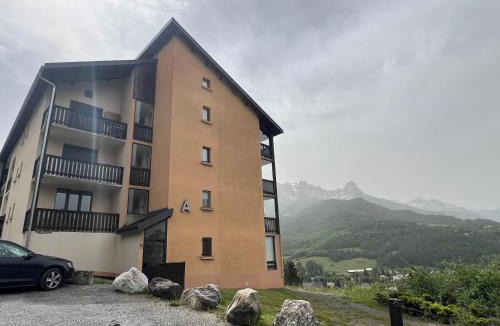 Barcelonnette Apartment | Terrasse Adroit T2 Barcelonnette - Wi-fi gratuit