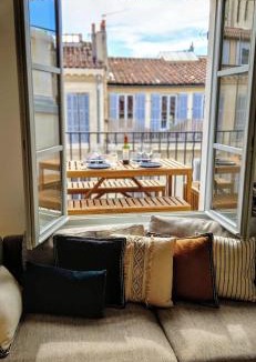 Prefecture Apartment | Terrasse - Hyper centre - 2 chambres - Parking gratuit - Calme & lumineux - Arrivée autonome