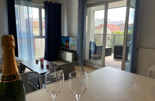 Malakoff Apartment | Terrasse plein ciel, Parking privé, Métro ligne 13 à pied