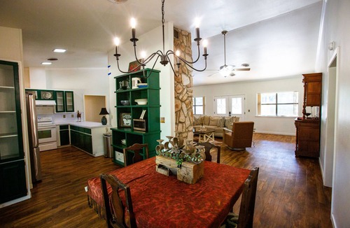 Palestine House | TerraVida - Superb 4-bedroom house with gorgeous grounds in Montalba, TX