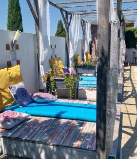 Vestric-et-Candiac House | Terre de Boheme