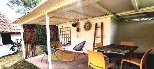 Vestric-et-Candiac House | Terre de Boheme