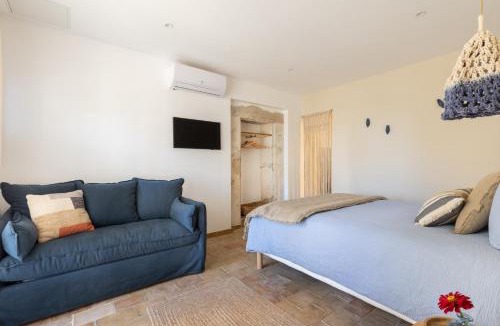 Robion House | Terres Élaïs